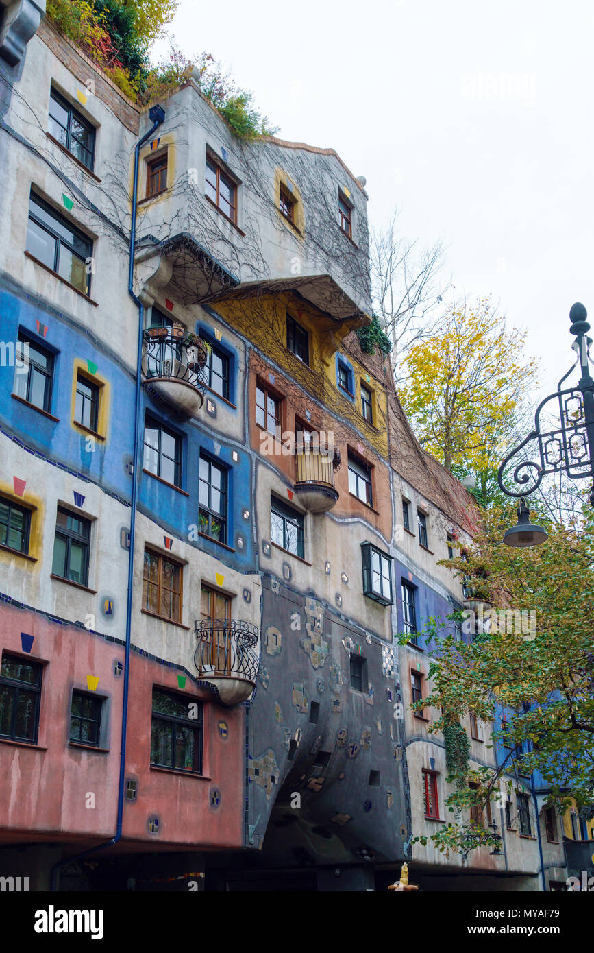 Wien, Österreich - 22. Oktober 2017: bunte Fassade des Hundertwasser haus, Sehenswürdigkeiten und touristische Attraktion center Stockfoto