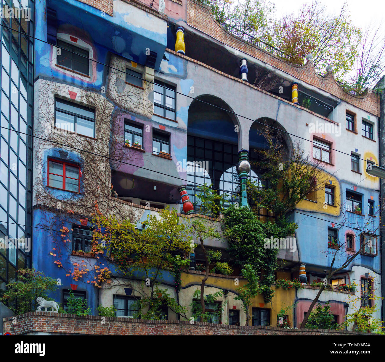 Wien, Österreich - 22. Oktober 2017: bunte Fassade des Hundertwasser haus, Sehenswürdigkeiten und touristische Attraktion center Stockfoto