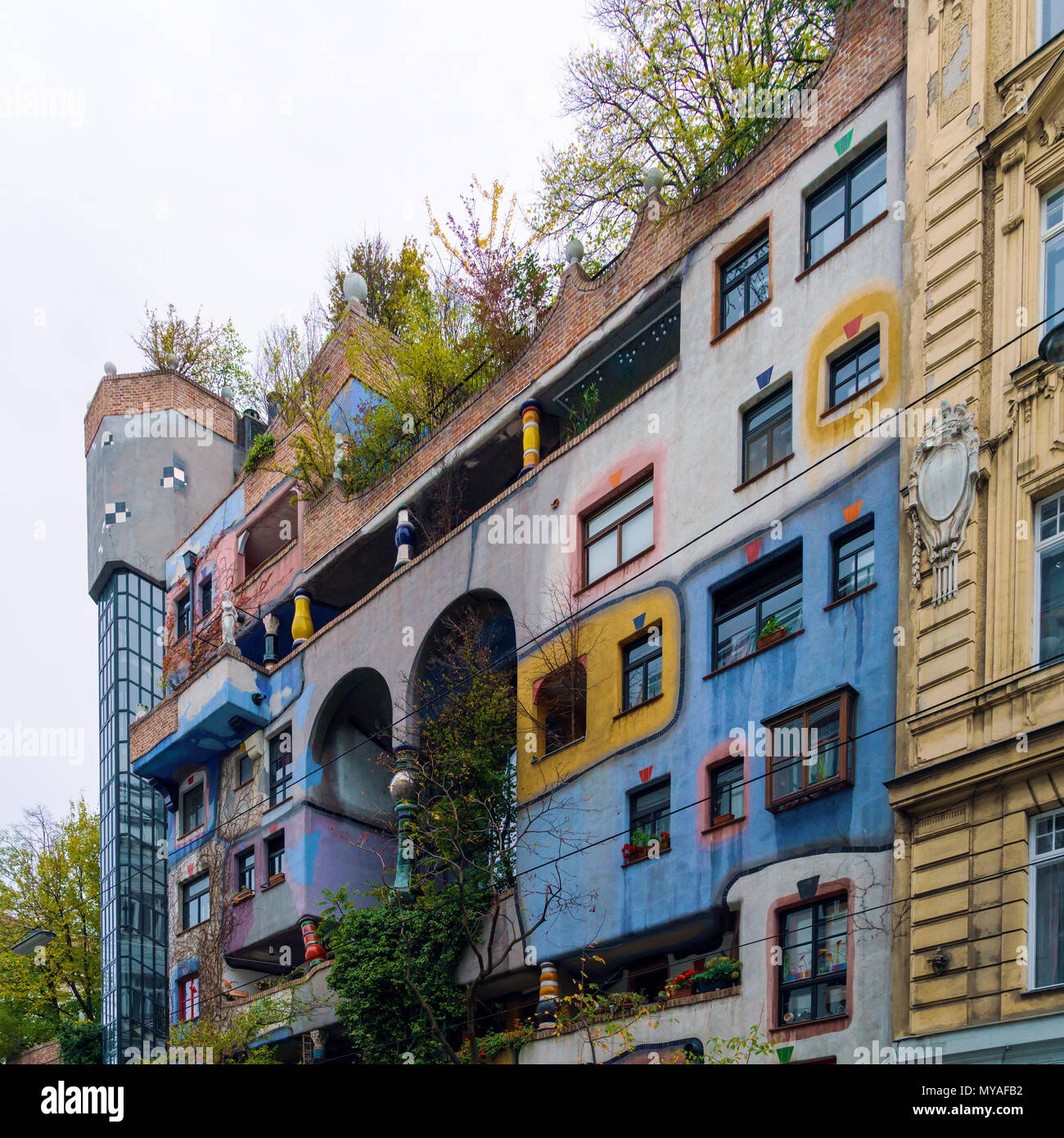 Wien, Österreich - 22. Oktober 2017: bunte Fassade des Hundertwasser haus, Sehenswürdigkeiten und touristische Attraktion center Stockfoto