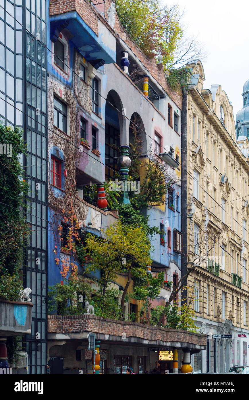 Wien, Österreich - 22. Oktober 2017: bunte Fassade des Hundertwasser haus, Sehenswürdigkeiten und touristische Attraktion center Stockfoto