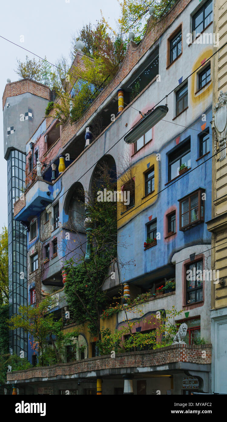 Wien, Österreich - 22. Oktober 2017: bunte Fassade des Hundertwasser haus, Sehenswürdigkeiten und touristische Attraktion center Stockfoto