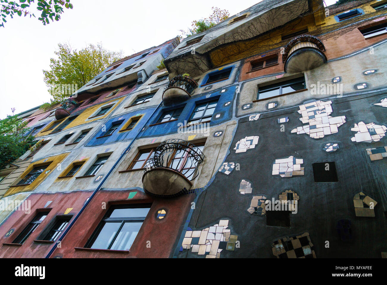 Wien, Österreich - 22. Oktober 2017: bunte Fassade des Hundertwasser haus, Sehenswürdigkeiten und touristische Attraktion center Stockfoto