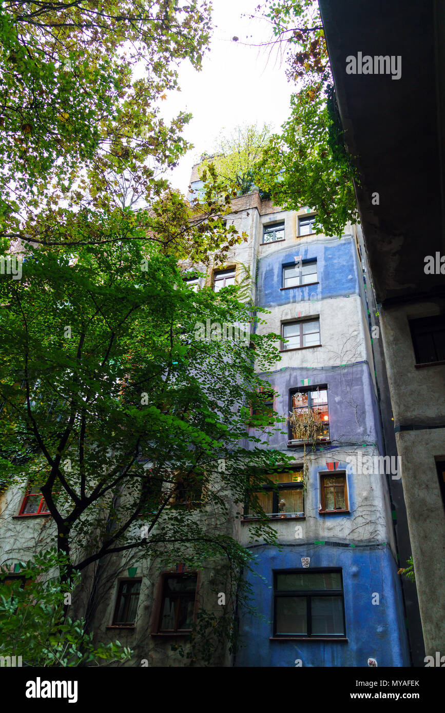 Wien, Österreich - 22. Oktober 2017: bunte Fassade des Hundertwasser haus, Sehenswürdigkeiten und touristische Attraktion center Stockfoto