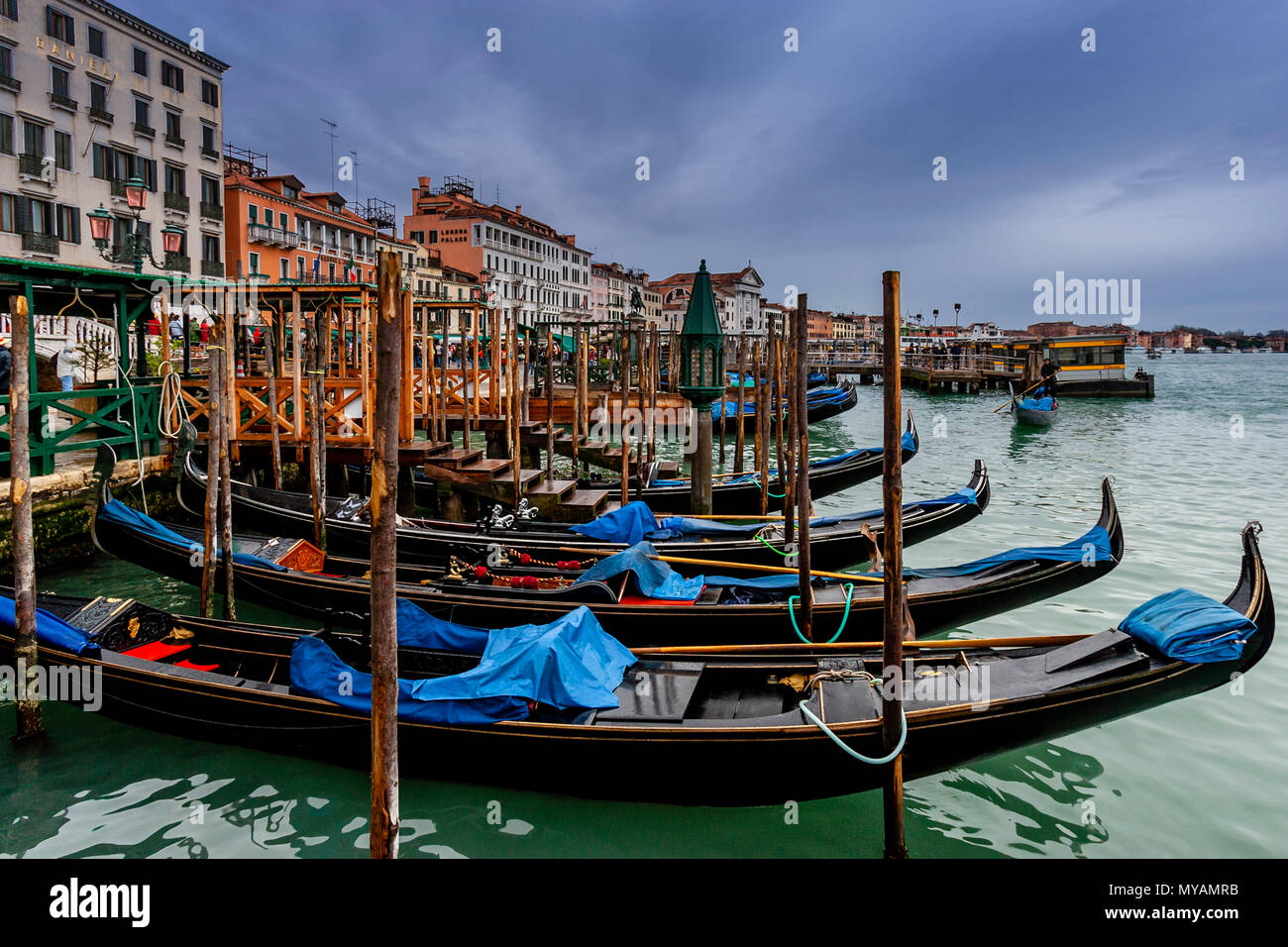 Gondeln günstig aus, Markusplatz, Venedig, Italien Stockfoto