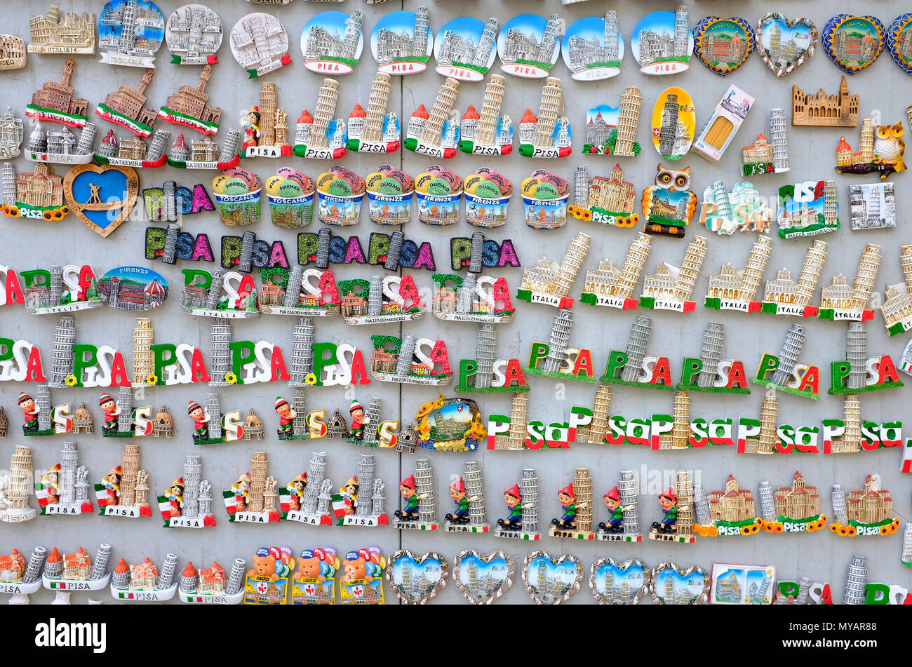 Den schiefen Turm von Pisa Neuheit Souvenirs am Marktstand, Toskana, Italien Stockfoto