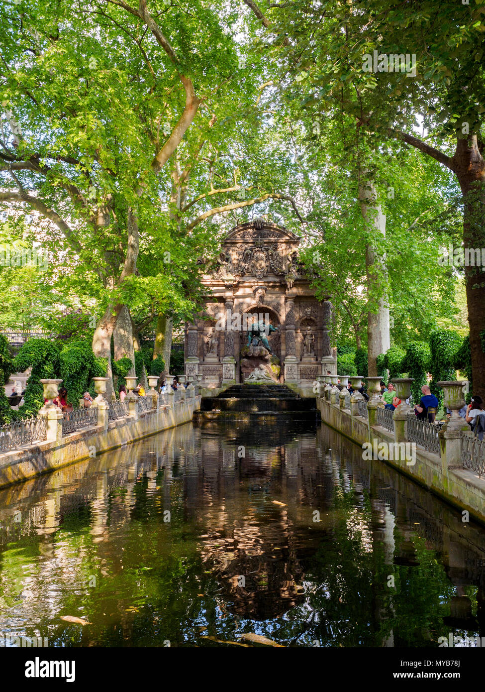 Fontaine Medicis (Medici Brunnen) in den Luxemburg Gärten - Paris, Frankreich Stockfoto