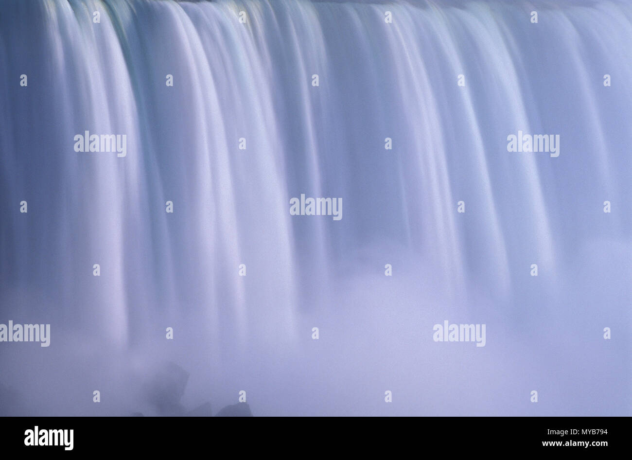Niagara Falls, Detail der Amerikanischen fällt in der Dämmerung, die Erfassung der Erhabene macht, NY, USA Stockfoto