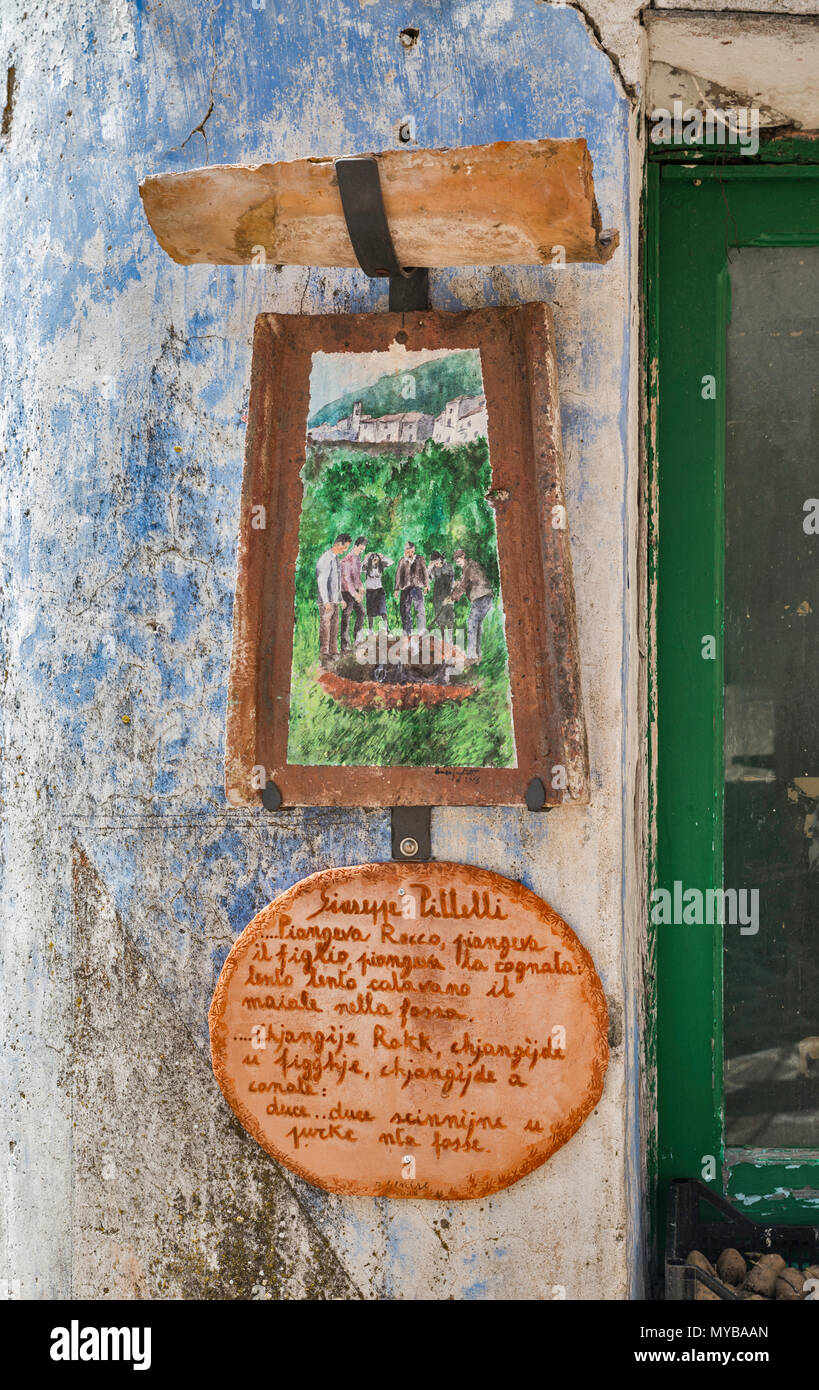 Zweisprachig, der italienischen und der Arbëreshë (tosk Albanischen), Zeichen, Hügelstadt San Lorenzo Bellizzi, südlichen Apennin, Nationalpark Pollino, Kalabrien, Italien Stockfoto