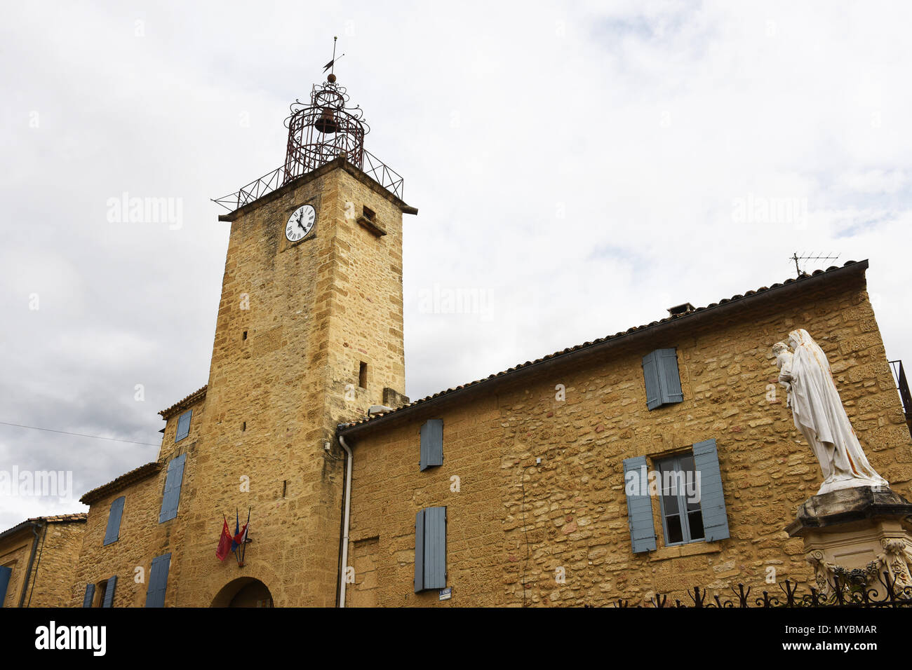 Das französische Dorf Vers-Pont-du-Gard eine Gemeinde im Departement Gard in Südfrankreich. Stockfoto