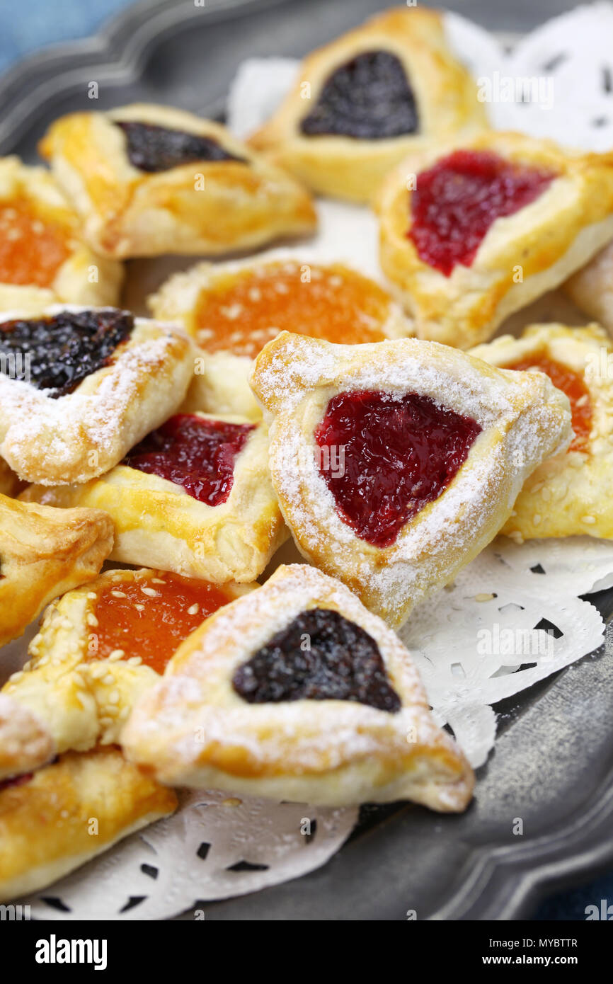 Hausgemachte cookies hamantaschen Für happy Purim jüdische Feiertag Party Stockfoto