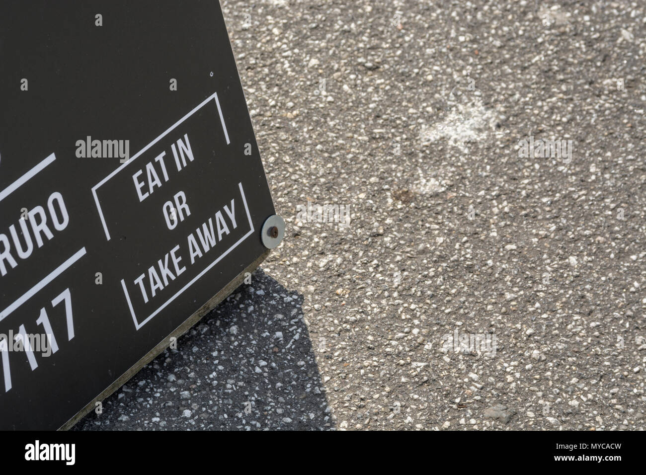 Ecke von A-Frame Werbung Board für Cafe in Truro, Cornwall. Stockfoto