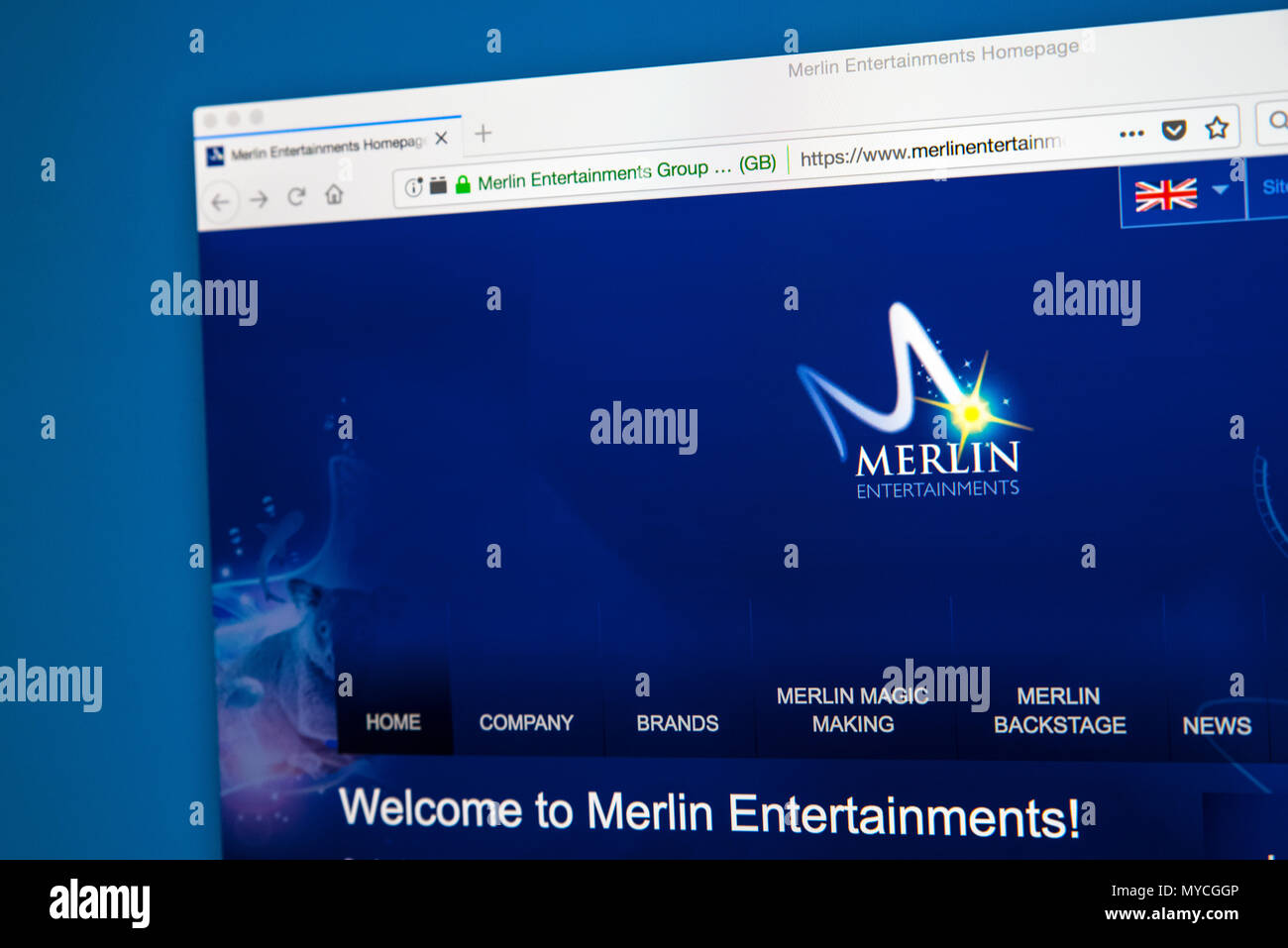 LONDON, UK, 23. Mai 2018: Die Homepage der Website für Merlin Entertainments - eine Firma, die 127 Attraktionen, 19 Hotels und 7 Villa Stockfoto