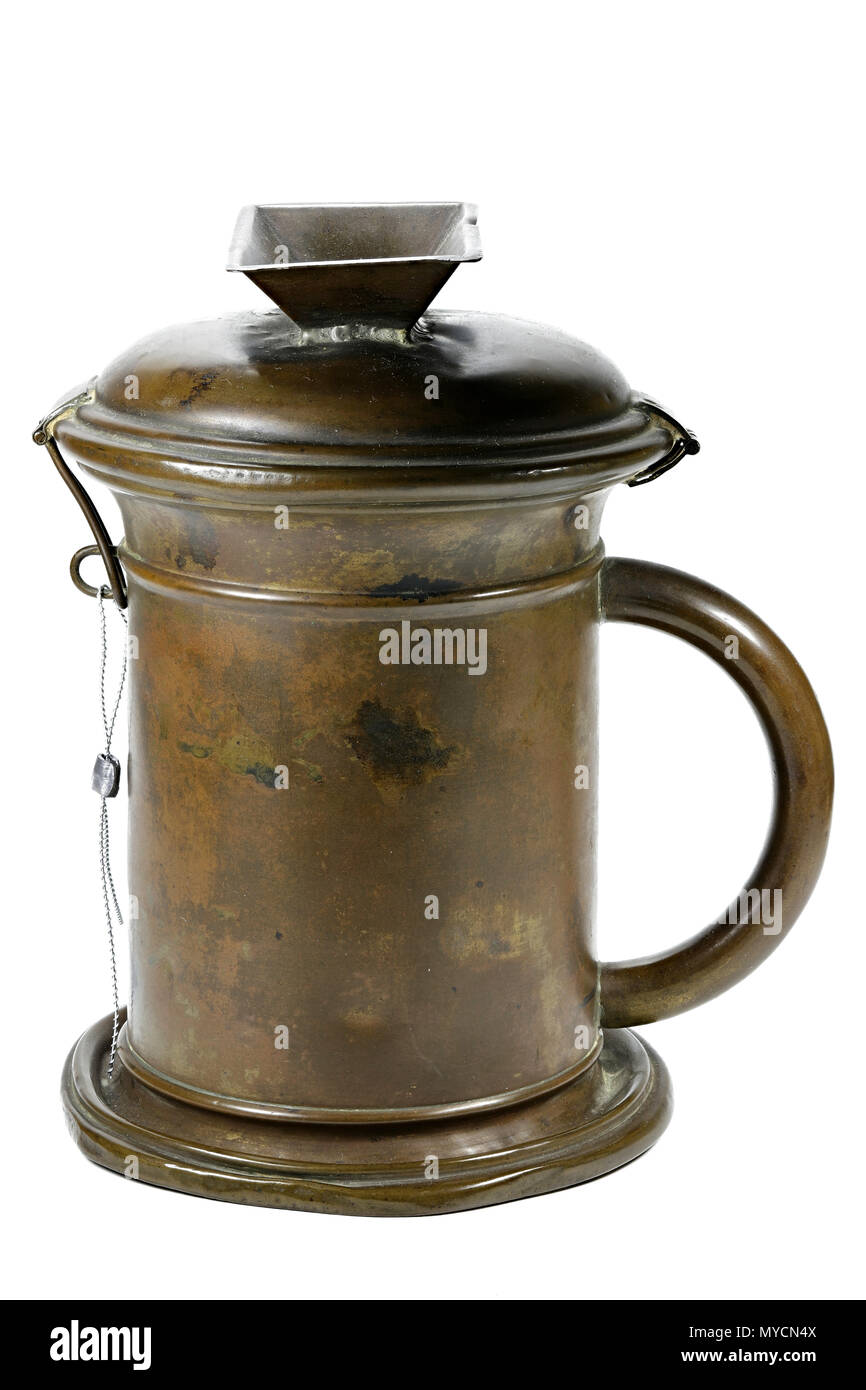 Alte Spende kann auf weißem Hintergrund Stockfoto