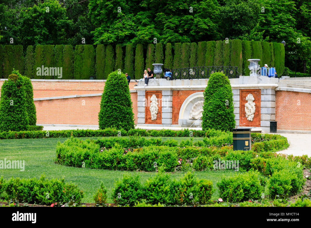 Gärten im Parque del Buen Retiro, Madrid, Spanien. Mai 2018 Stockfoto