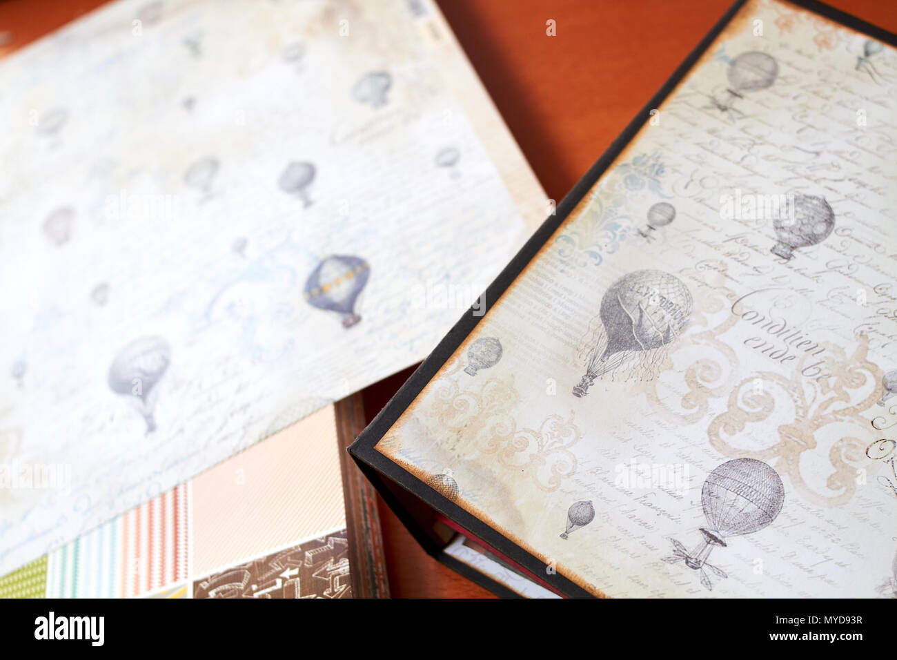 Scapbook leeres Album mit strukturiertem Papier Stockfoto