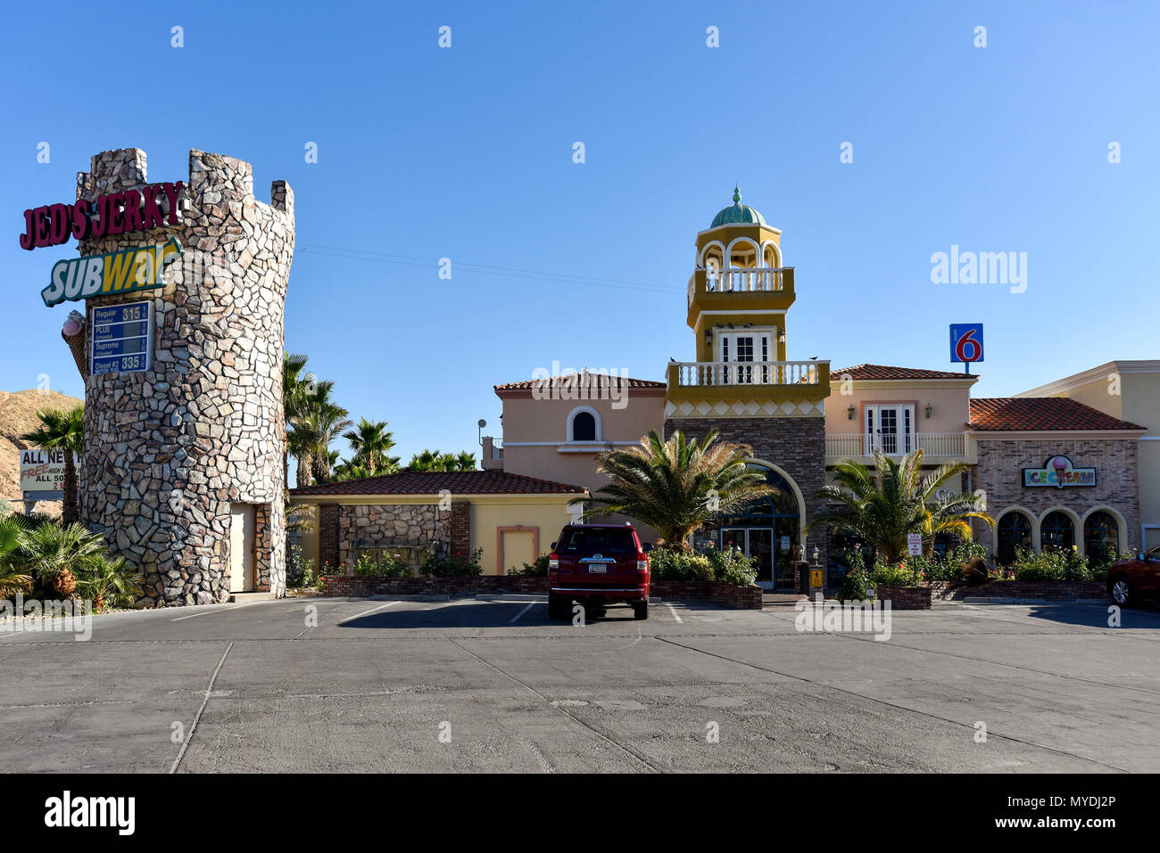 Touristische stoppen und Tankstelle in Beatty, Nevada Stockfoto