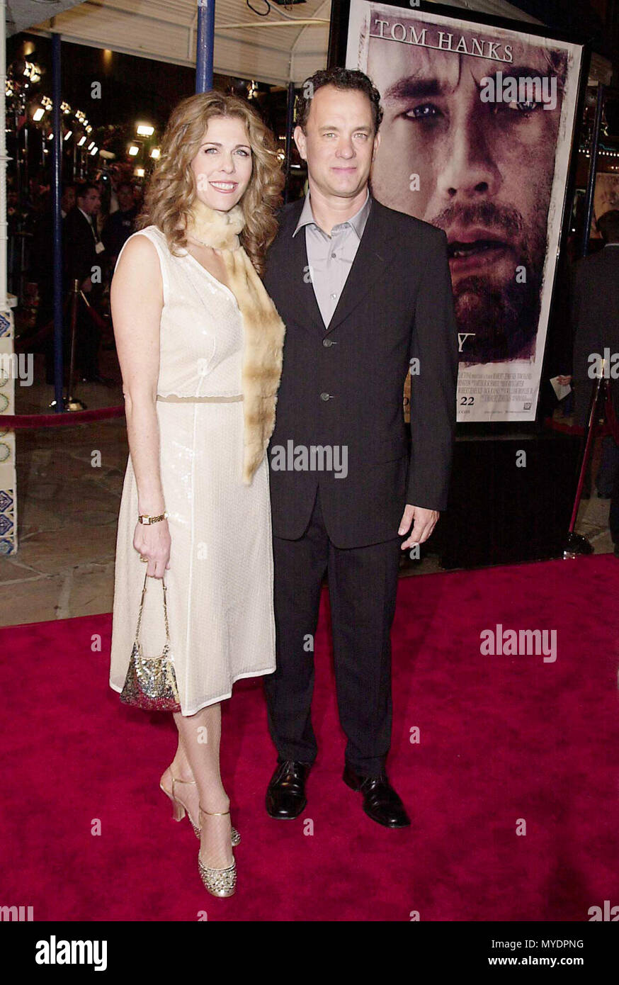 07 Dec 2000, Los Angeles, Kalifornien, USA --- Ursprüngliche Bildunterschrift: Los Angeles, Kalifornien: die Premiere von Cast Away wurde auf dem Westwood Village Theater in Los Angeles statt. - - - Bild von ©. /USATom Hanks und seine Frau Rita Wilson Red Carpet Event, Vertikal, USA, Filmindustrie, Prominente, Fotografie, Bestof, Kunst, Kultur und Unterhaltung, Topix Prominente Fashion/Vertikal, Besten, Event in Hollywood Leben - Kalifornien, Roter Teppich und backstage, USA, Film, Stars, Film Stars, TV Stars, Musik, Promis, Fotografie, Bestof, Kunst, Kultur und Unterhaltung, Topix Stockfoto