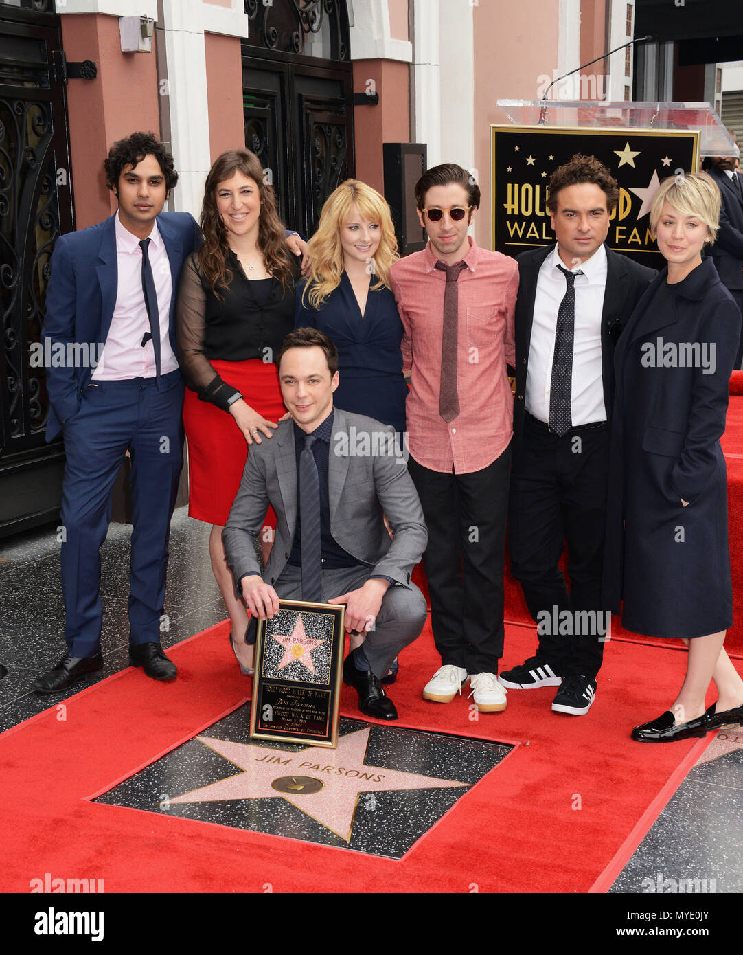 Johnny galecki und kaley cuoco sweeting 029 -Fotos und -Bildmaterial in ...