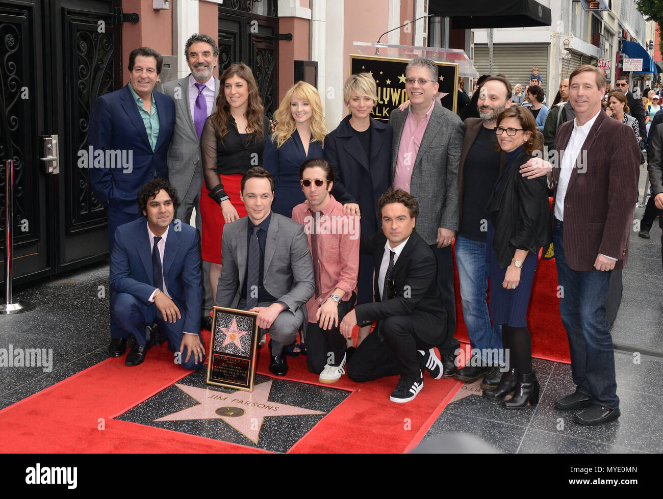 Johnny galecki und kaley cuoco sweeting 043 -Fotos und -Bildmaterial in ...