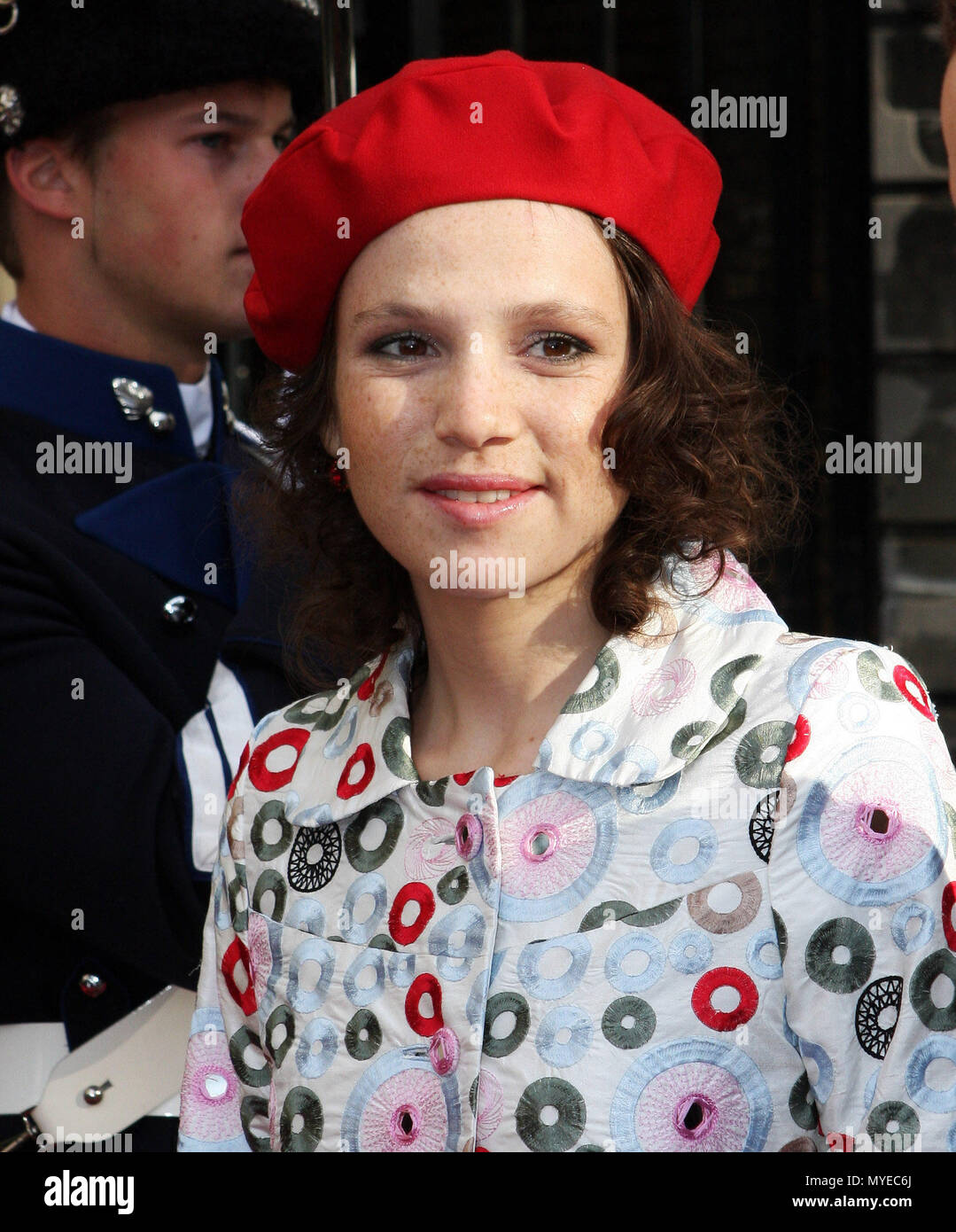 Eingereicht - 20. Oktober 2007, Niederlande, Den Haag: Ines Zorreguieta, jüngste Schwester des damaligen Kronprinzessin Maxima der Niederlande, bei der Taufe von Prinzessin Ariane in der Klosterkirche. Máxima trauert um den Tod ihrer Schwester Inés, die Patin von ihrer jüngsten Tochter. "Wir müssen Ihnen mitteilen zu können, dass die Queen's Schwester am Mittwoch Abend starb in Buenos Aires", sagte eine Sprecherin für die königliche Familie am Donnerstag in Den Haag. Niederländischen Radio NOS berichtet, dass die Schwester der Argentinischen geborene Königin vorübergehend war in psychiatrischer Behandlung. Die königliche Sprecherin sagte, Zorreguieta gestorben "Prob Stockfoto