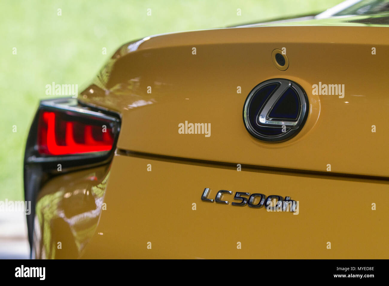 Torino, Italien. 7. Juni 2018. Lexus Abzeichen auf ein Lexus LC-Hybrid. 2018 Edition von Parco Valentino Auto show hosts Autos vieler Automobilhersteller und Konstrukteure in Valentino Park in Turin, Italien Quelle: Marco Destefanis/Alamy leben Nachrichten Stockfoto