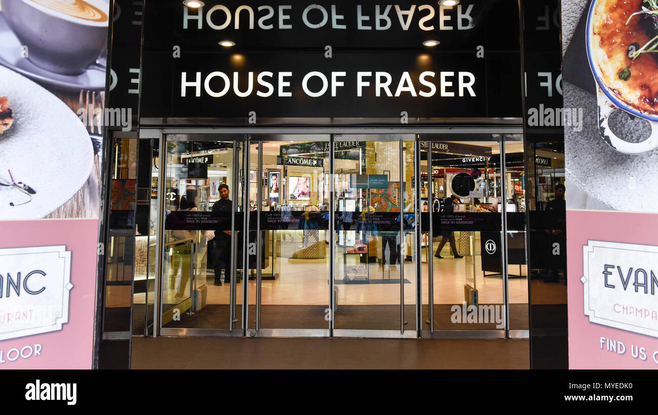 London, Großbritannien. Vom 7. Juni 2018. Signage am Haupteingang der Flagship Store von House of Fraser in der Oxford Street. Es wird berichtet, dass die kaufhauskette House of Fraser Pläne zu 31 seiner 59 Läden schliessen, mit 6.000 betroffenen Arbeitsplätze. Der Flagship Store wird Anfang 2019 schließen, wenn die Rettung viel Erlös, der bedarf der Zustimmung von 75% der Gläubiger als Teil der Unternehmen freiwillige Vereinbarungen. Credit: Stephen Chung/Alamy leben Nachrichten Stockfoto