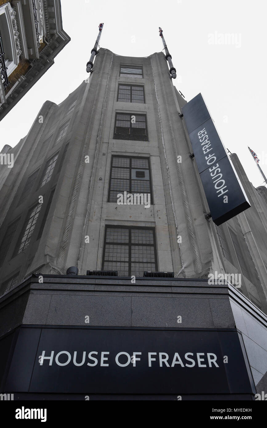 London, Großbritannien. Vom 7. Juni 2018. Äußere der Flagship Store von House of Fraser in der Oxford Street. Es wird berichtet, dass die kaufhauskette House of Fraser Pläne zu 31 seiner 59 Läden schliessen, mit 6.000 betroffenen Arbeitsplätze. Der Flagship Store wird Anfang 2019 schließen, wenn die Rettung viel Erlös, der bedarf der Zustimmung von 75% der Gläubiger als Teil der Unternehmen freiwillige Vereinbarungen. Credit: Stephen Chung/Alamy leben Nachrichten Stockfoto