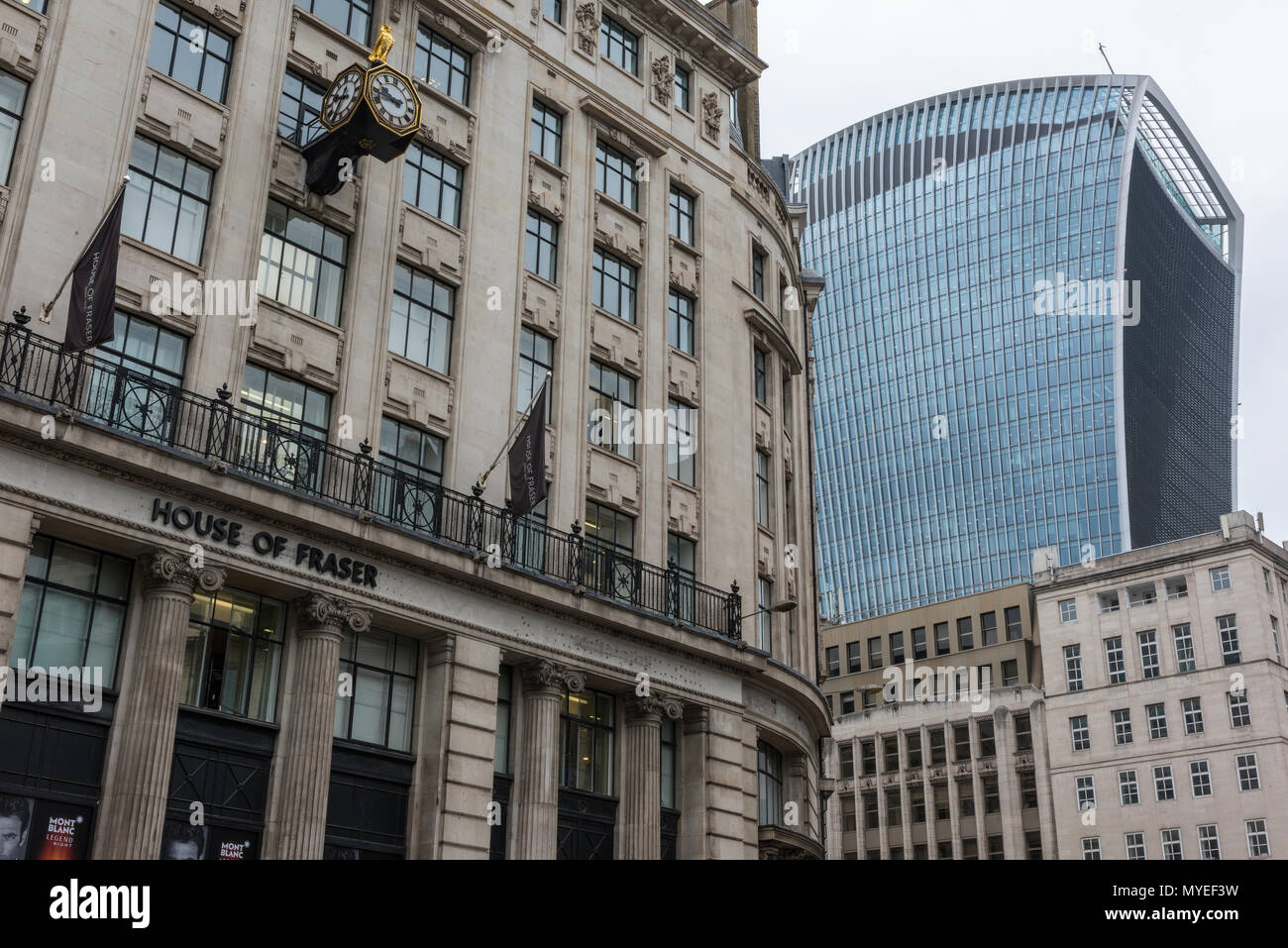 London, Großbritannien. 7 Jun, 2018. House of Fraser, die High Street Einzelhändler zu schließen Es der Londoner Oxford Street Store mit dem Verlust von über 6.000 Arbeitsplätzen in 31 Filialen im ganzen Land. Umstrukturierung durch die chinesischen Eigentümer. Hohe Mieten für Räume und Preise sowie eine Abwertung des Pfund gegenüber anderen Währungen und zum Shopping im Internet sind alle Ursachen in den Untergang der Einzelhandelskette. Quelle: Steve Hawkins Fotografie/Alamy leben Nachrichten Stockfoto