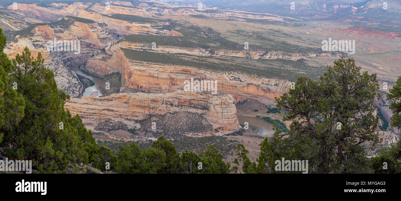 Blick auf Steamboat Rock und Jenny Lind Rock im Dinosaur National Park, Colorado. Stockfoto