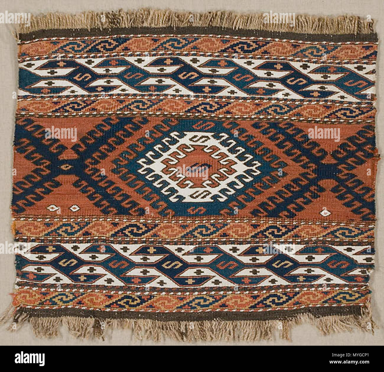 . Englisch: Borchaliu Mafrash Panel Georgien. Ende des 19. Jahrhunderts. Wolle und Baumwolle. 21' x 17' Soumak. Dieses Panel ist in ausgezeichnetem Zustand. Vor 1892 (Ende 19. Jahrhundert). Unbekannte georgischen Weaver. Foto von Marla Mallett. 82 Borchaliu Mafrash Soumak Stockfoto