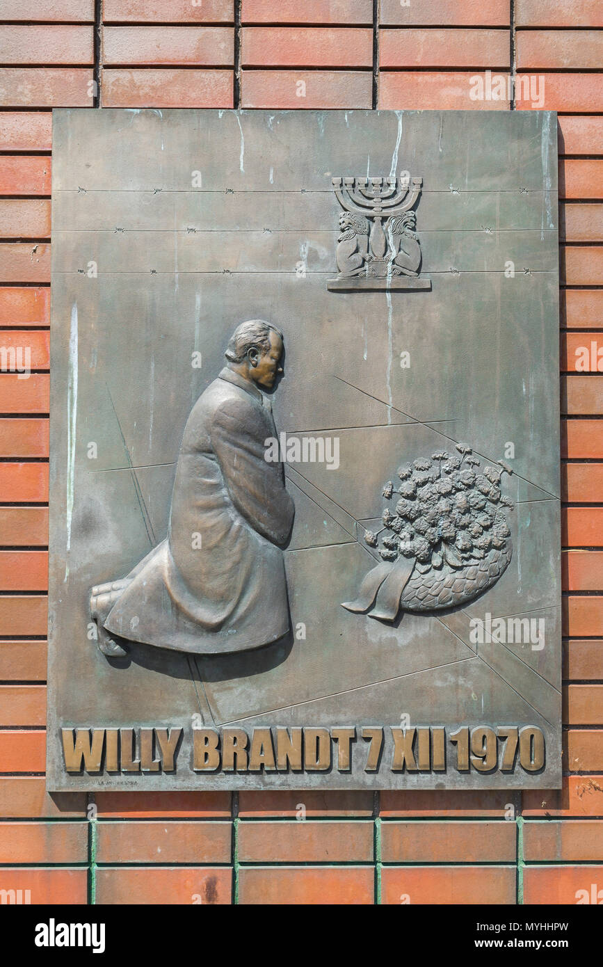 Der Kniefall Willy Brandts () Monument der Muranow Viertel von Warschau markiert den Akt der Reue im Jahre 1970 durchgeführt, die von der ehemaligen Deutschen Bundeskanzlers. Stockfoto