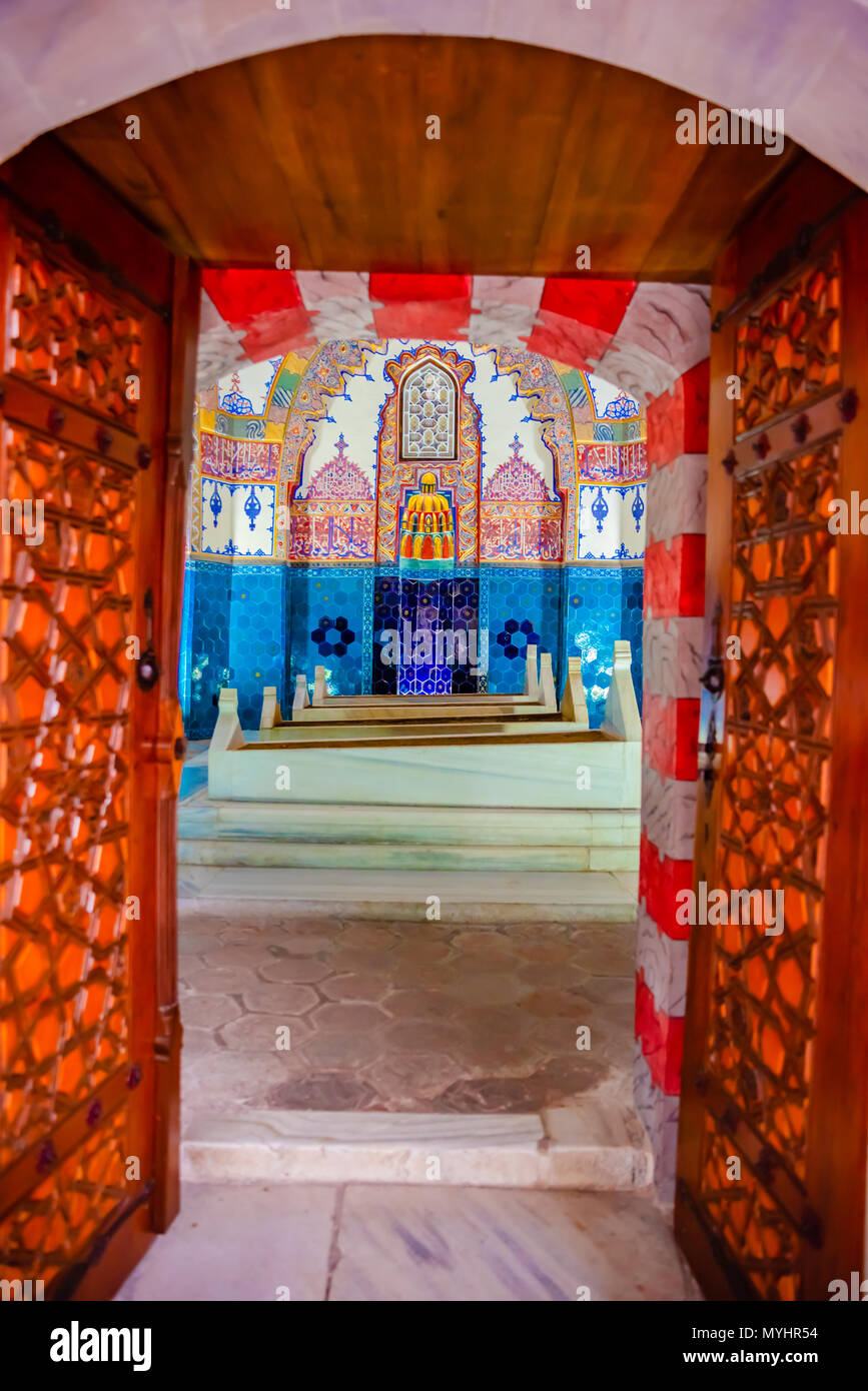 Innenraum der shahzada, Prinz Cem Grab, mausoleum am Muradiye Complex oder Komplexe von Sultan Murad II. in Bursa, Türkei. 20. Mai 2018 Stockfoto