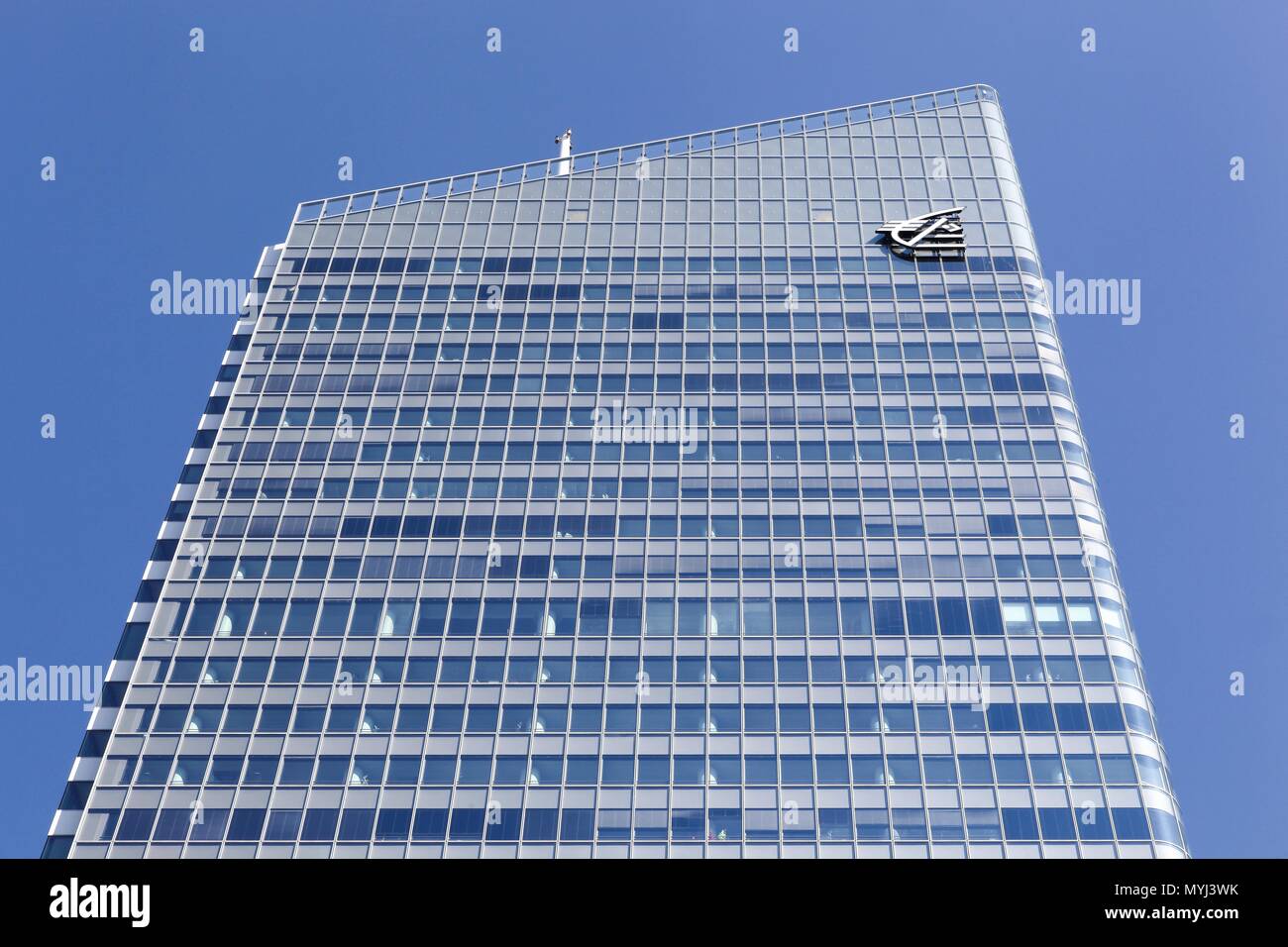 Lyon, Frankreich - 21. März 2018: Die incity Tower, der höchste Wolkenkratzer im Ortsteil La Part-Dieu in der 3. Arrondissement Lyon, Frankreich Stockfoto