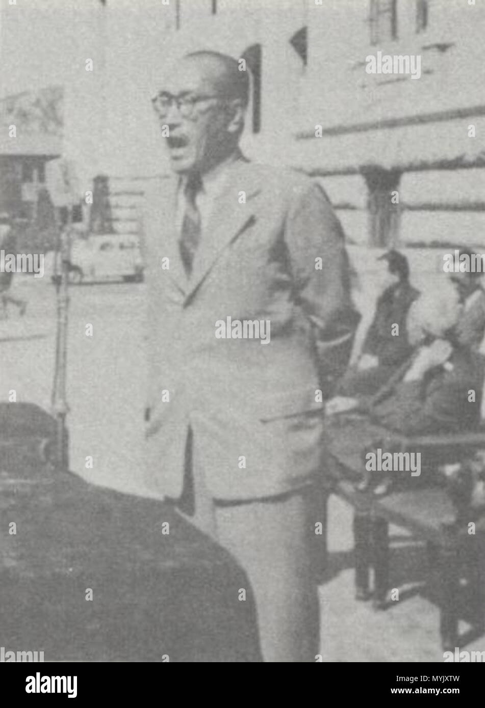 . 중앙청 본관 앞에서 훈시 중인 이범석 (1948.09). 1948. 09. Unbekannt 318 Lee Beom-seok 194809 Stockfoto