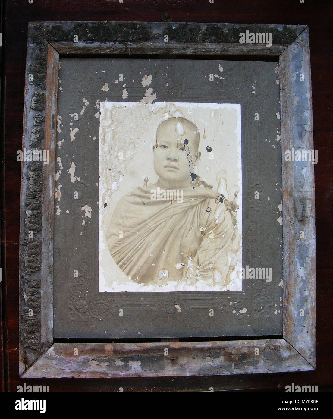 . ไทย: พระมหากัน วัดสระเกษ เปรียญธรรมคนแรก (เท่าที่สืบค้นได้) ของหมู่บ้านคุ้งตะเภา สอบได้เมื่ออายุท่านได้ ๒๒ ปี พรรษา ๒ ในวันที่ ๓ เดือน กุมภาพันธ์ รัตนโกสินทรศก ๑๒๙ (พ.ศ. ๒๔๕๓) มรณภาพเมื่อปีเถาะ วันพุทธ แรม ๕ ค่ำ เดือน พระราชทานเพลิงศพเมื่อวันอาทิตย์ แรม ๑ ๑ ๑ ค่ำ เดือน ณ วัดสระเกศราชวรมหาวิหาร กรุงเทพมหานคร ประกาศความใน รายนามพระสงฆ์สามเณร ที่สอบไล่ได้ ราชกิจจานุเบกษา, รัตนโกสินทรศก ๑๒๙ ซึ่งได้รับพระราชทานพัดเปรียญ, เล่ม ๒๘, ๑๔ มกราคม ร. ศ. ๑๓๐, หน้า ๒๒๔๕ พบหลักฐานใบประกาศนียบัตรเปรียญและรูป ณ วัดคุ้งตะเภา บ้านคุ้งตะเภา ตำบลคุ้งตะเภา อำเภอเมืองอุตรดิตถ์ จังหวัดอุตรดิตถ์ โดยผู้อัพโหลดพบหลักฐาน Stockfoto