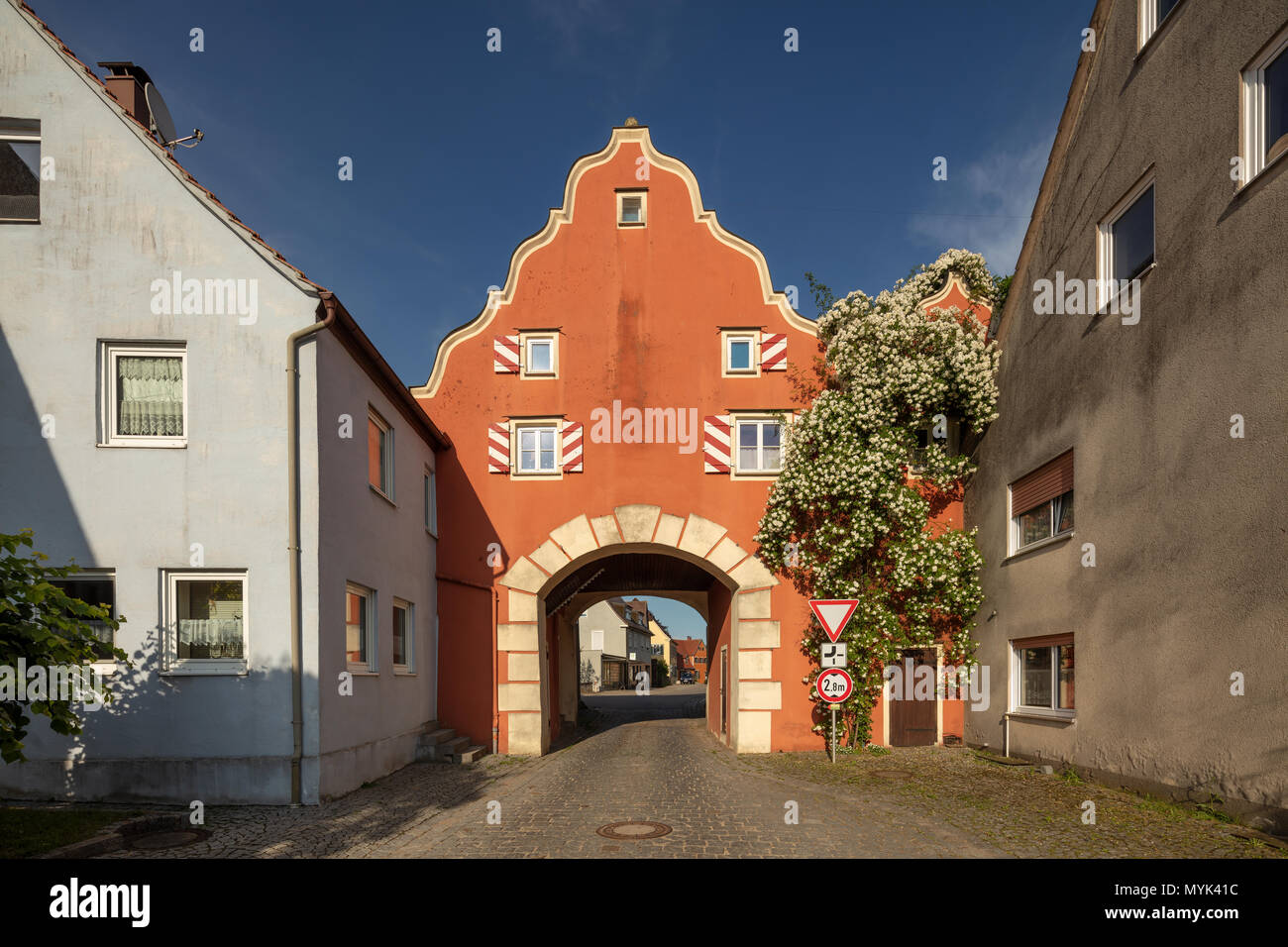 Östlichen historischen (16. Jahrhundert) Stadttor von Weiltingen, Franken, Deutschland Stockfoto