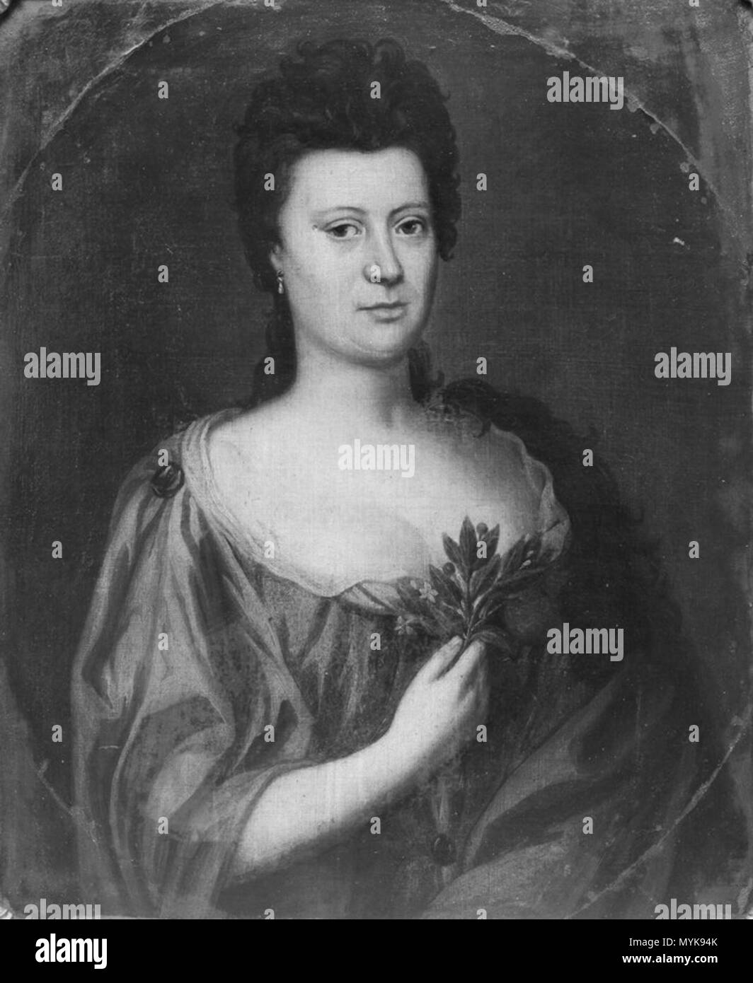 . Englisch: Maria Jermy (Ca. 1660 - 1738) ein gerahmtes Ölgemälde, Größe 63 x 76 cm. Markierungen auf dem Bild zeigen an, dass es zu einer bestimmten Zeit in einem Ovalen Rahmen. Maria ist mit dunkelbraunen Haar und haselnussbraunen Augen dargestellt. Sie trägt ein grünes Kleid mit einer Flamme farbige Mantel und eine Perle Ohrring. Sie hält eine Orange Blossom. Nach der Tradition, Maria Jermy wurde in das Kleid, das sie trug, als sie ein Publikum mit Queen Anne hatte gemalt. Das Bild wurde von Pfr. Frank S Bennett (1866-1947), Dekan von Chester. 1. Januar 2013, 20:52:14. Colin Jermy 352 Maria Jermy Stockfoto