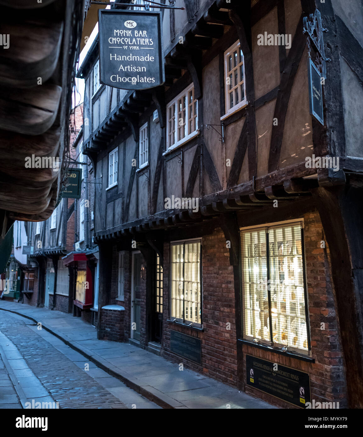 Die Shambles, historische Straße der Metzgereien zurück zu  mittelalterlichen Zeiten in York, England, UK. Eine der wichtigsten  Sehenswürdigkeiten von York Stockfotografie - Alamy
