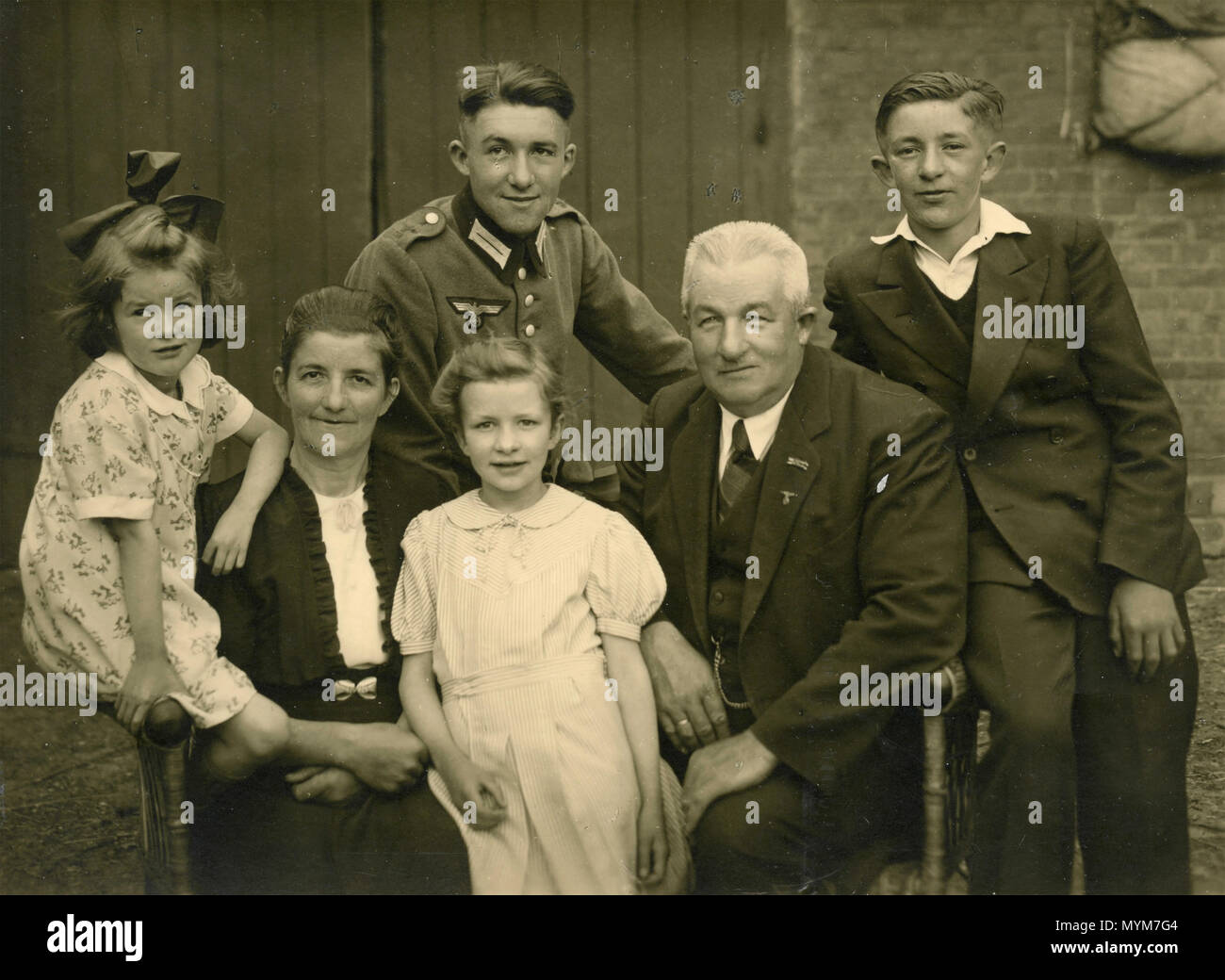 Porträt einer Familie, Deutschland 1940 s Stockfoto