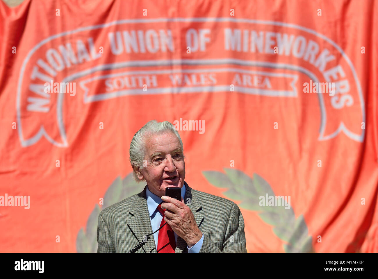 Dennis Skinner MP (Arbeit: bolsover) ex Miner, sprechen bei der britischen Bergarbeiter "Rente Kundgebung in Westminster, 6. Juni 2018 Stockfoto