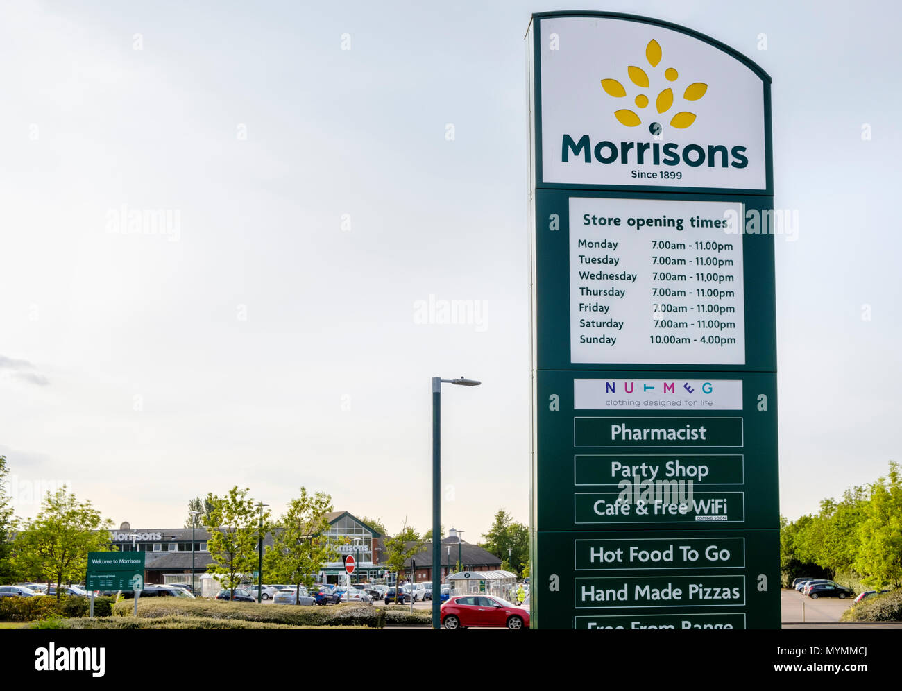 Schild am Eingang zu Morrisons Supermarkt store, Gamston, West Bridgford, Nottinghamshire, England, Großbritannien Stockfoto