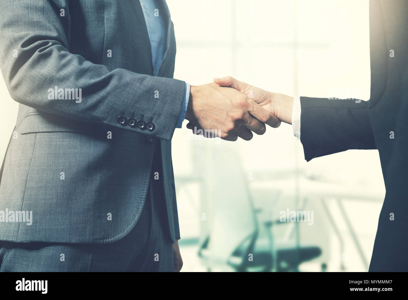 Geschäftsleute handshake Nach dem erfolgreichen Partnerschaft Stockfoto
