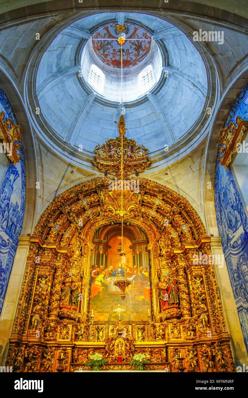 Farbenfrohes Interieur der Misericordia Kirche in Viana do Castelo, Portugal. Stockfoto