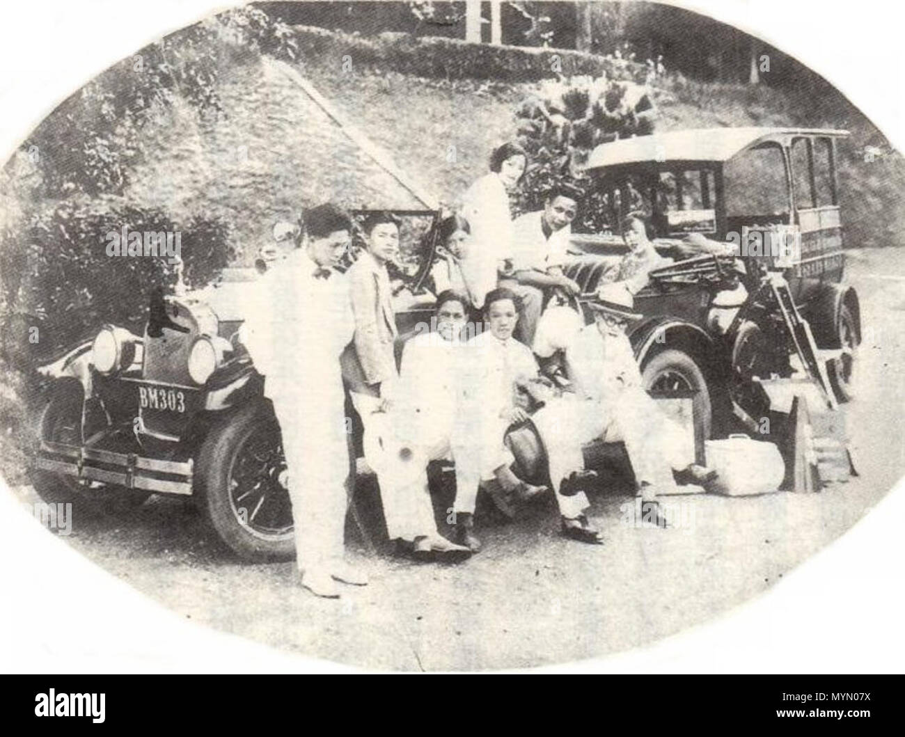 . 中文 （hong kong） ‎: 1927 年默片 《 新客 （neuer Freund）》 劇照。 中文: 1927 年默片 《 新客 （neuer Freund）》。 劇照 Englisch: ein Film noch der Stummfilm "Neuen Freund (新客)" im Jahre 1927. 中文（繁體） ‎: 1927 年默片 《 新客 （neuer Freund）》。 劇照 Englisch: ein Film noch der Stummfilm "Neuen Freund (新客)" im Jahre 1927. Vom 4. März 1927. 劉貝錦自製影片公司 （1926 年 7 ab 20. Juli - 1927 年 5 ab 10. Juli） 385 NewFriend 1927 Rechnungen Stockfoto