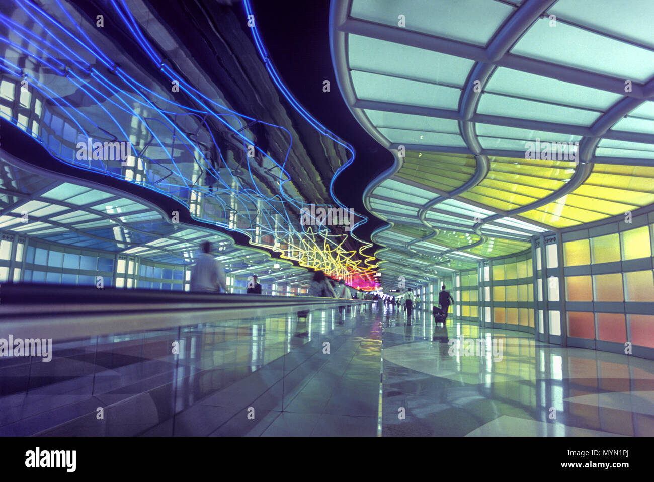 1992 HISTORISCHE PEOPLE MOVER ROLLTREPPE UNITED AIRLINES TERMINAL 1 (©HELMUT JAHN 1987) O’HARE AIRPORT CHICAGO ILLINOIS USA Stockfoto