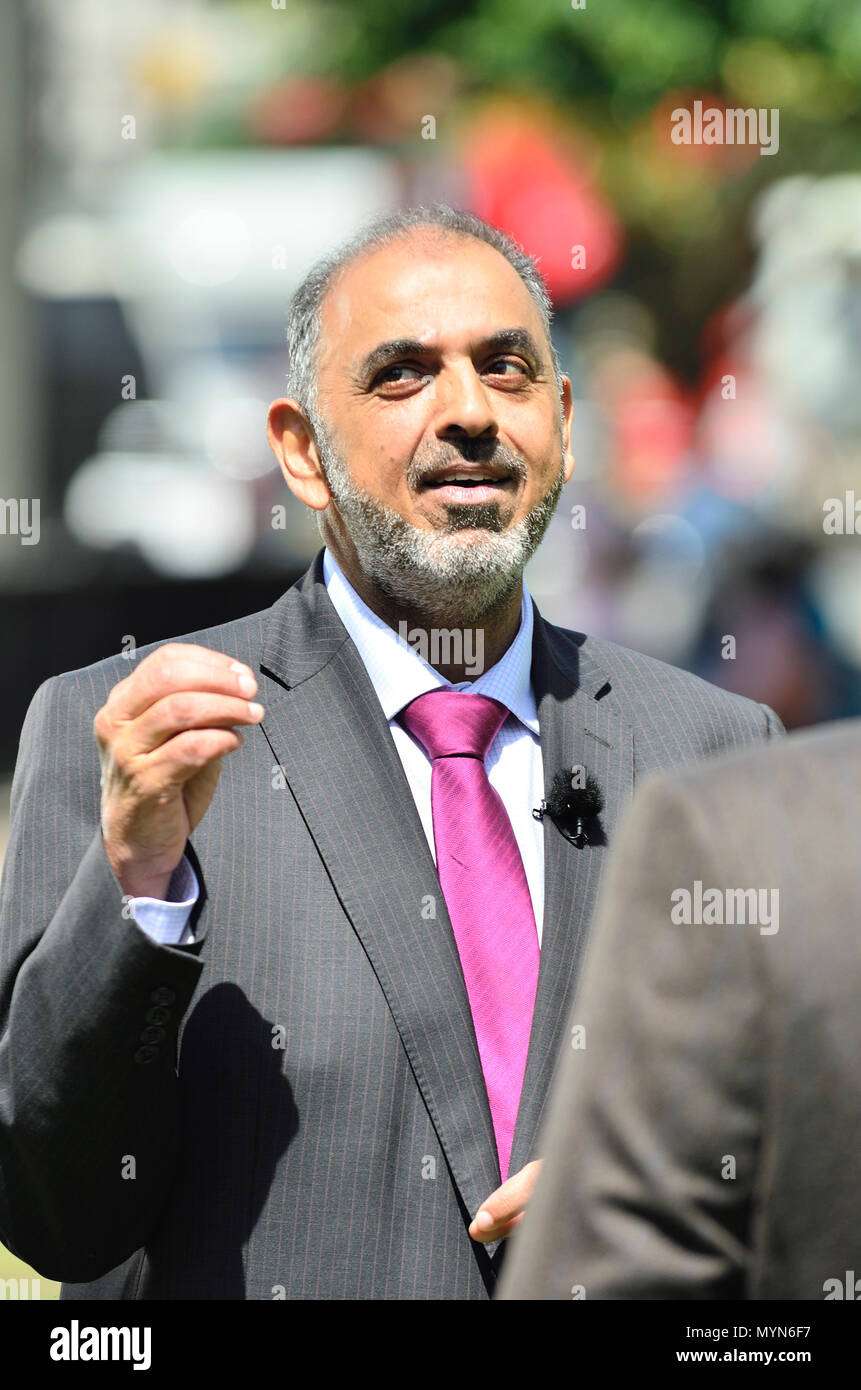 Nazir Ahmed, Baron Ahmed. Britischen muslimischen Mitglied des House of Lords, auf College Green, Westminster, Juni 2018 Interview Stockfoto