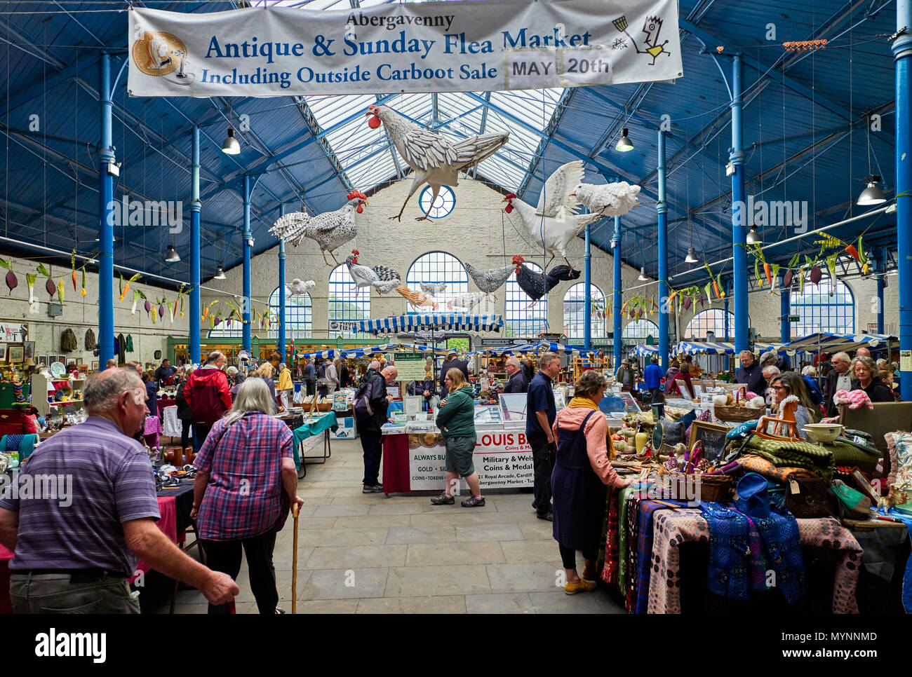 Wöchentliche Floh- und Antiquitätenmarkt in Abervavenny, Wales Stockfoto