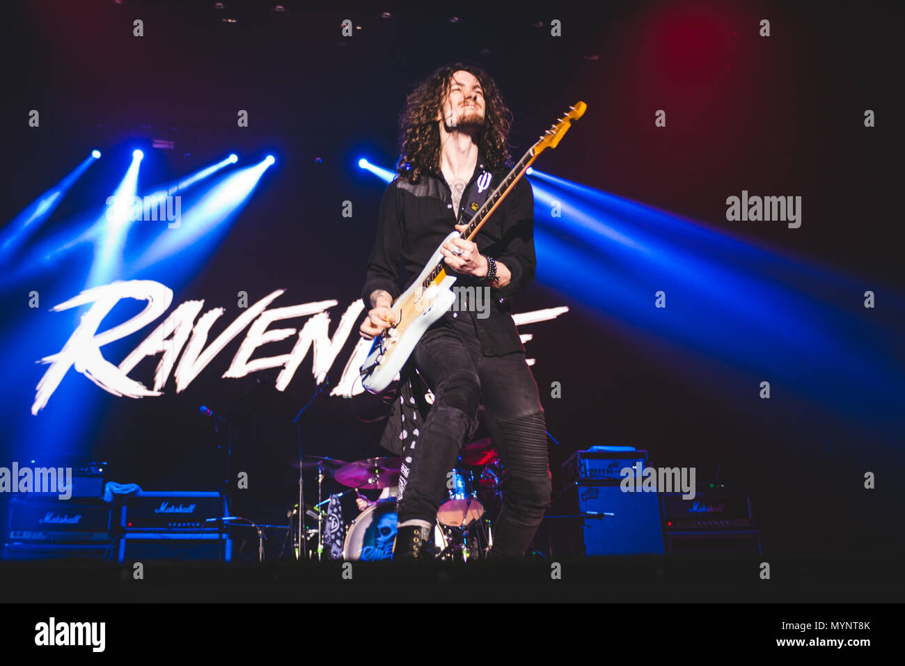 Italien: 2017 Februar 2nd: Die englische Rockband Raveneye dargestellt, die live auf der Bühne im Pala Alpitour, Öffnung für die Kiss' World Tour 2017 Stockfoto