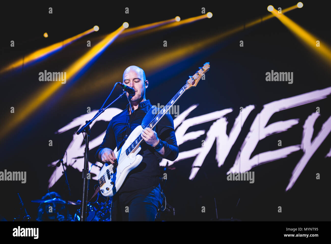 Italien: 2017 Februar 2nd: Die englische Rockband Raveneye dargestellt, die live auf der Bühne im Pala Alpitour, Öffnung für die Kiss' World Tour 2017 Stockfoto