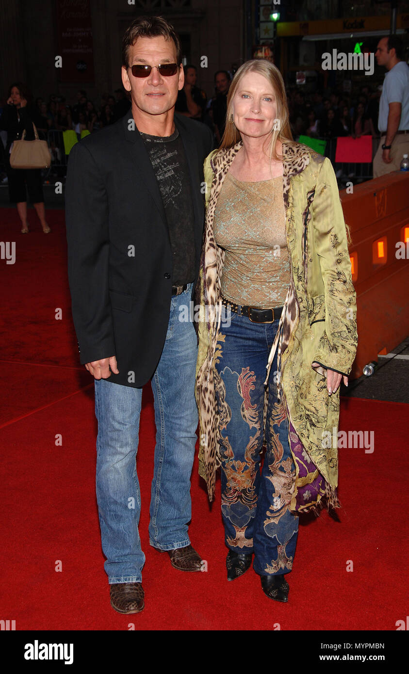 Patrick Swayze Und Seine Frau Lisa Niemi An Der Mission Impossible 3 Ankunft Auf Dem Chinesischen Theater In Los Angeles Mai 4st 2006 09 Niemilisa Swayzepatrick Event In Hollywood Leben Kalifornien Red